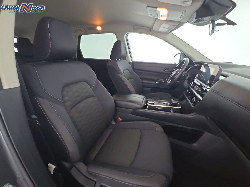 Used 2025 Nissan Pathfinder SV AWD/4WD image 32