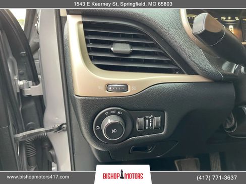 Used 2014 Jeep Cherokee Latitude FWD image 19