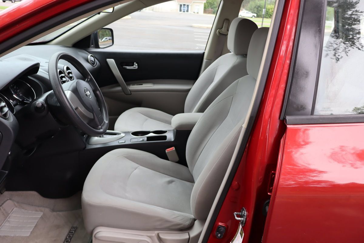 Used 2015 Nissan Rogue S AWD/4WD image 19