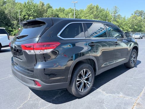 Used 2019 Toyota Highlander LE FWD image 6