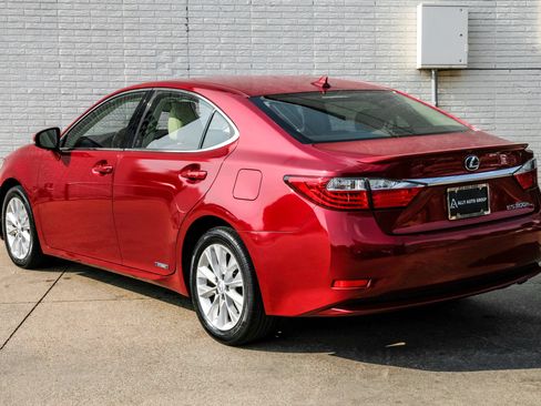 Used 2014 Lexus ES 300h w/ Luxury Package w/Bamboo Trim FWD image 10