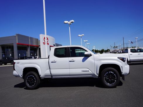 New 2026 Toyota Tacoma TRD Sport AWD/4WD image 3