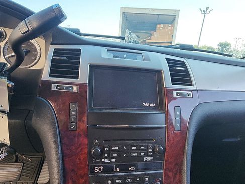 Used 2014 Cadillac Escalade Premium AWD/4WD image 13