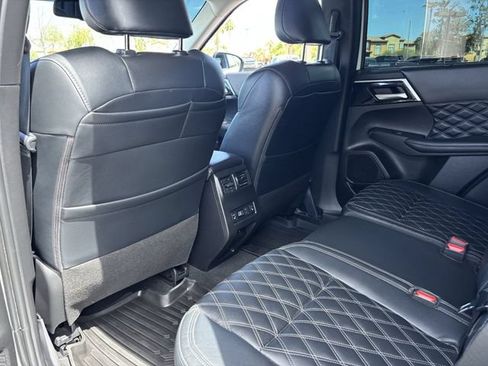 Used 2023 Mitsubishi Outlander SEL FWD image 17