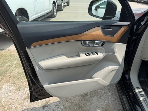 Used 2021 Volvo XC90 T6 Momentum w/ Climate Package AWD/4WD image 7