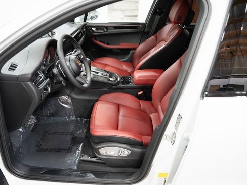 Used 2024 Porsche Macan image 5