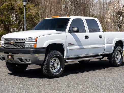 Used 2005 Chevrolet Silverado 2500 LS w/ Heavy-Duty Power Package image 12