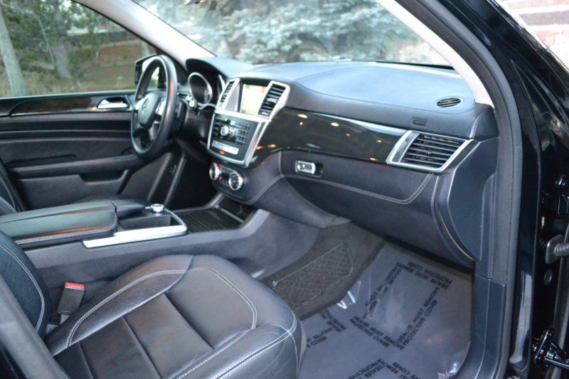 Used 2015 Mercedes-Benz ML 400 4MATIC w/ Accessory Chrome Package image 26