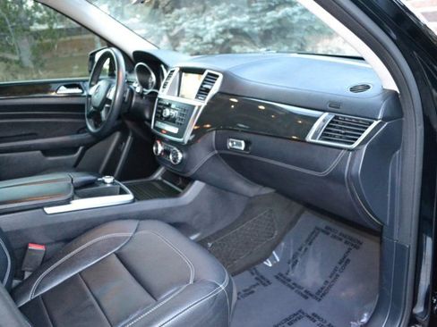 Used 2015 Mercedes-Benz ML 400 4MATIC w/ Accessory Chrome Package image 26