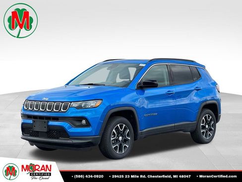 Used 2022 Jeep Compass Latitude w/ Sun and Sound Group AWD/4WD image 1