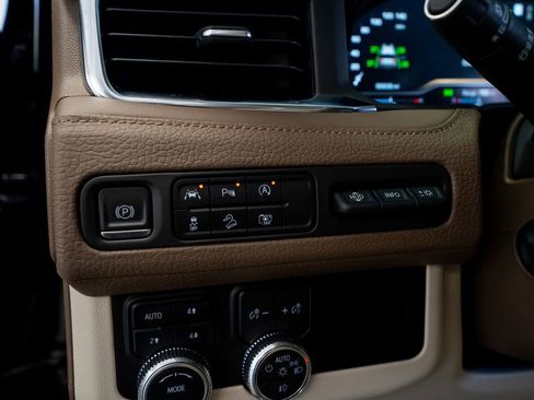 Used 2023 GMC Yukon Denali AWD/4WD image 33