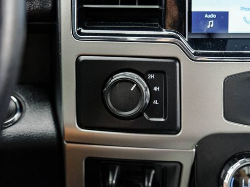 Used 2022 Ford F250 Lariat w/ Black Appearance Package AWD/4WD image 26