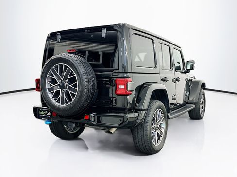 Used 2023 Jeep Wrangler Unlimited Sahara AWD/4WD image 9