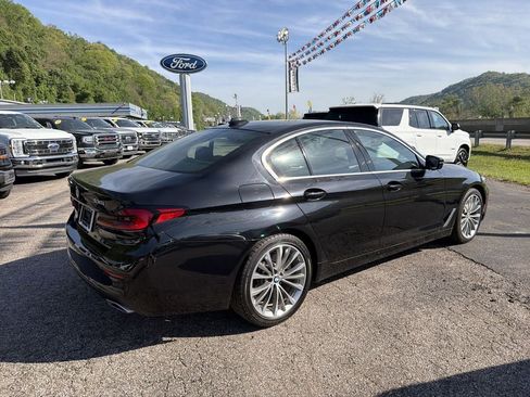 Used 2022 BMW 530i xDrive w/ Premium Package AWD/4WD image 4