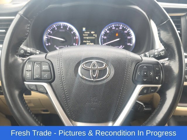 Used 2017 Toyota Highlander XLE AWD/4WD image 11