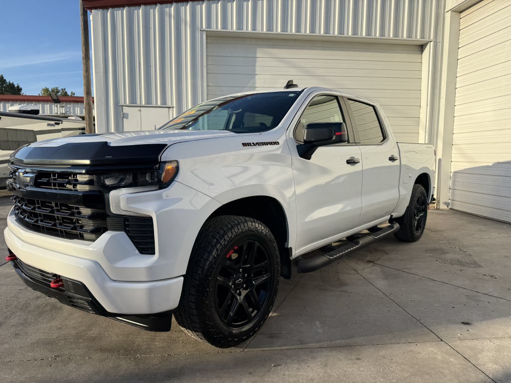 Used 2023 Chevrolet Silverado 1500 RST w/ Redline Edition AWD/4WD image 1