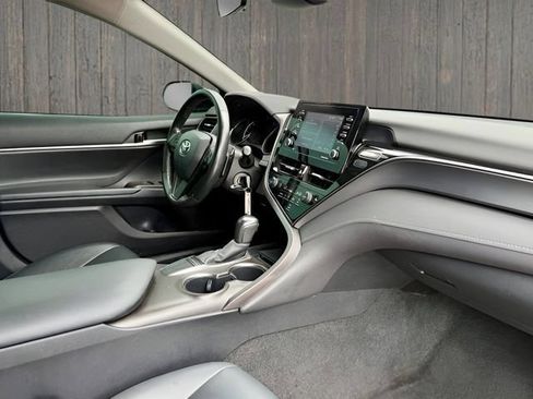 Used 2022 Toyota Camry SE FWD image 11