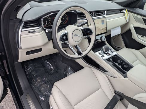 New 2026 Jaguar F-PACE R-Dynamic S image 9
