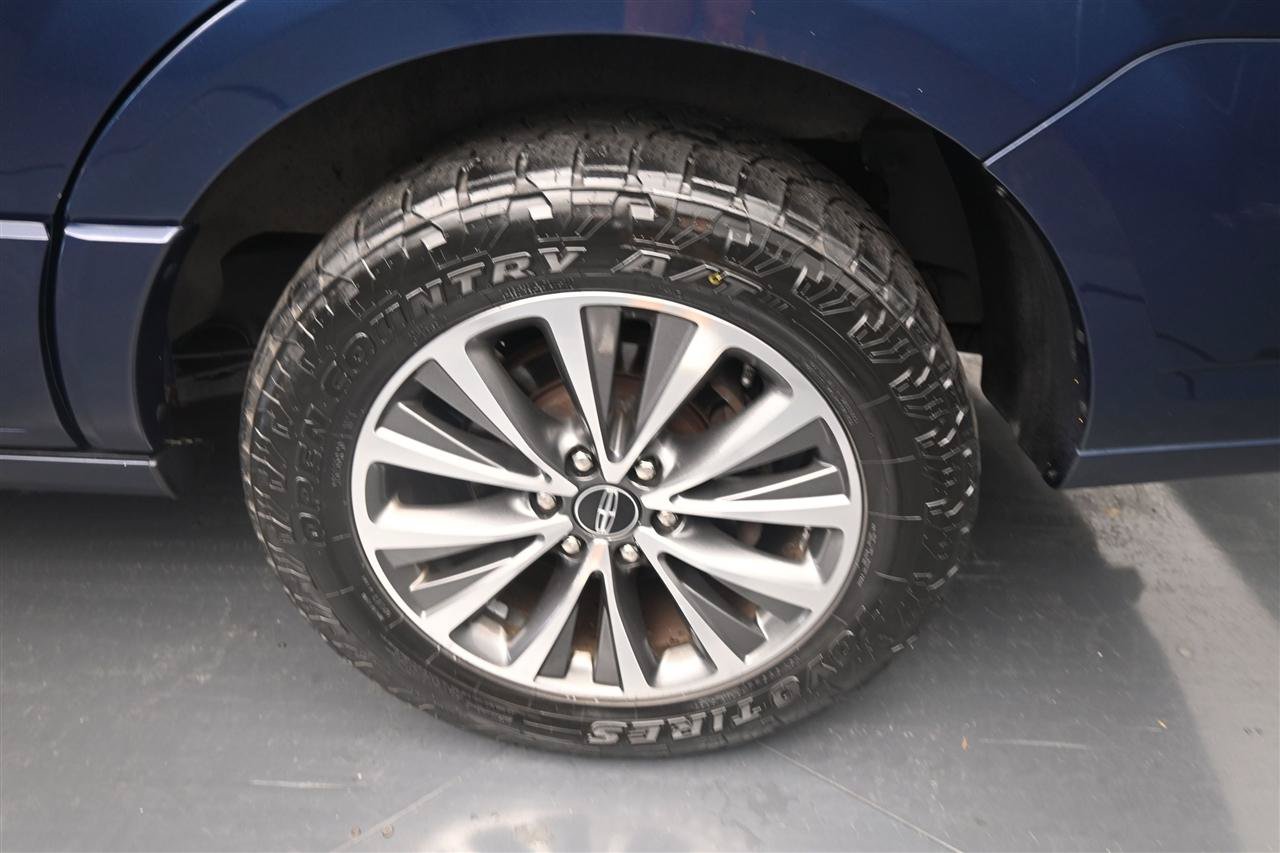 Used 2017 Lincoln Navigator Select AWD/4WD image 17