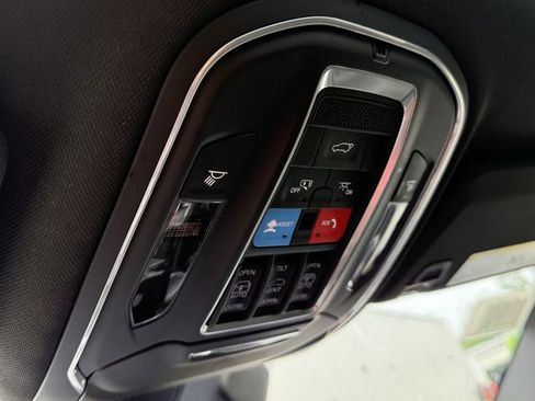 New 2025 Jeep Grand Cherokee Overland w/ Luxury Tech Group IV AWD/4WD image 26