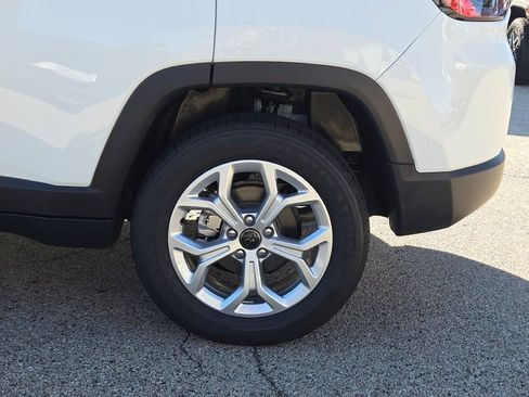 New 2026 Jeep Compass Latitude image 15