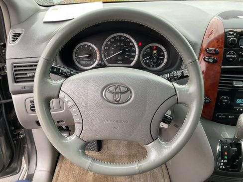 Used 2004 Toyota Sienna XLE image 16