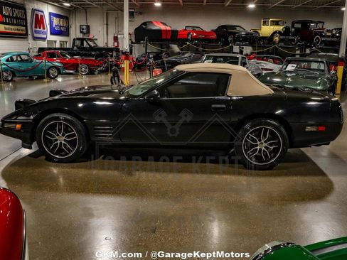 Used 1992 Chevrolet Corvette Convertible image 10