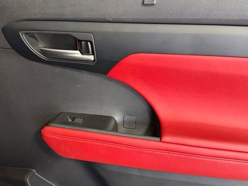 Used 2023 Toyota Highlander XSE image 26