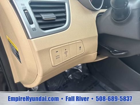 Used 2012 Hyundai Elantra Limited FWD image 18