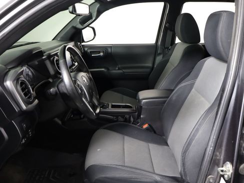 Used 2020 Toyota Tacoma TRD Sport AWD/4WD image 14