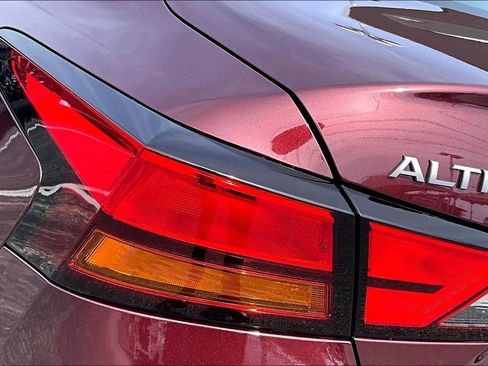 Used 2025 Nissan Altima 2.5 SL AWD/4WD image 40