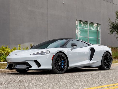 Used 2023 McLaren GT image 17