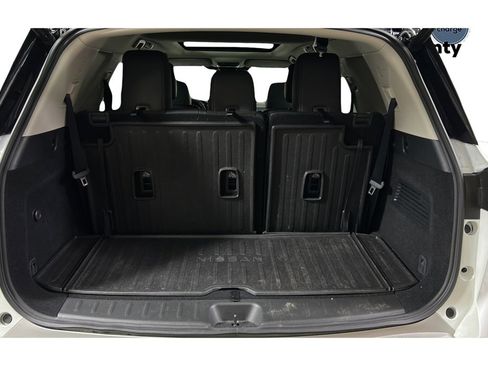 Used 2025 Nissan Pathfinder Platinum image 17