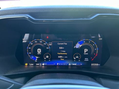 Used 2024 Chevrolet Colorado Z71 w/ Z71 Convenience Package 2 AWD/4WD image 15