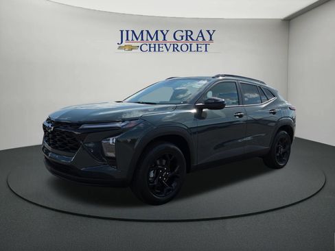 New 2026 Chevrolet Trax LT w/ Driver Confidence Package FWD image 1