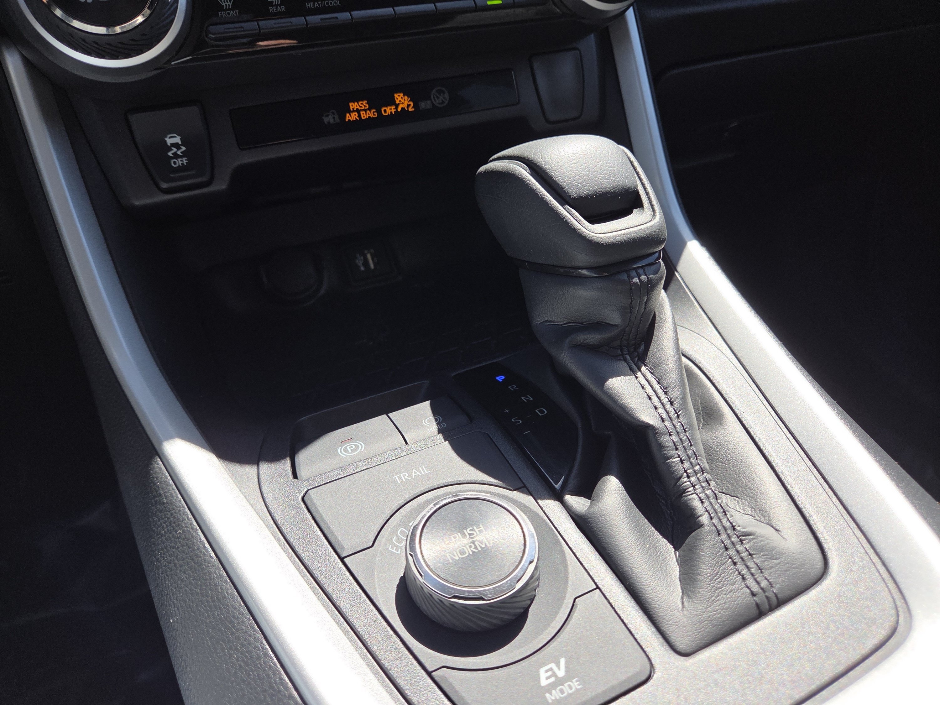 Used 2025 Toyota RAV4 XLE AWD/4WD image 34