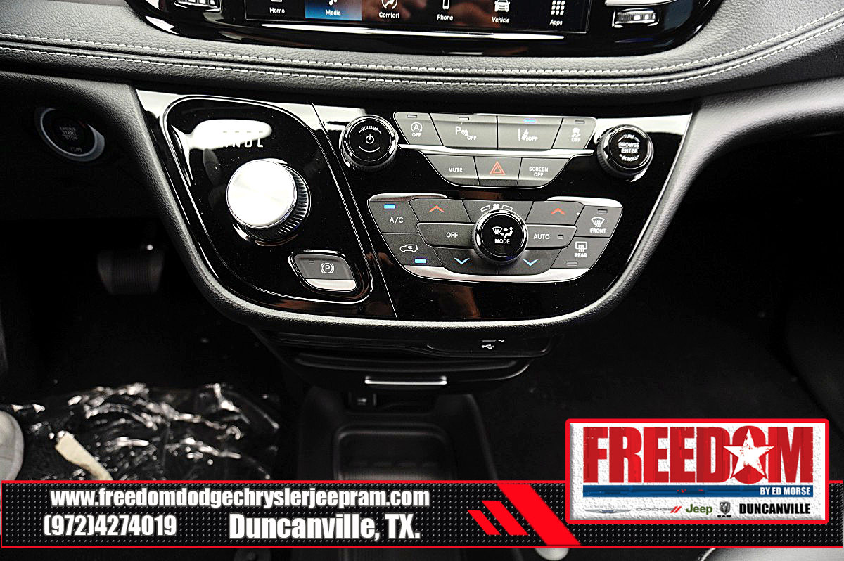 New 2027 Chrysler Pacifica Select FWD image 23