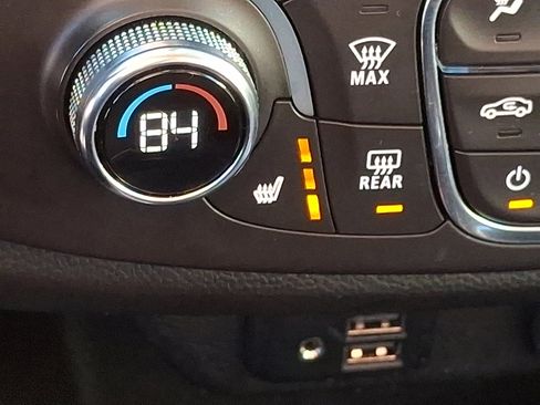 Used 2020 Chevrolet Traverse LT w/ LT Premium Package image 23