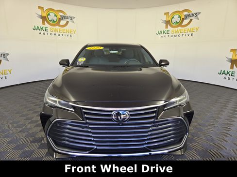Used 2019 Toyota Avalon Limited image 2