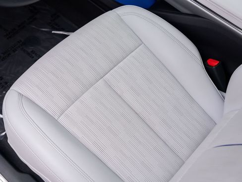 Used 2024 Cadillac Lyriq Sport AWD/4WD image 16