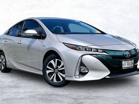 Used 2018 Toyota Prius Prime Plus FWD image 11