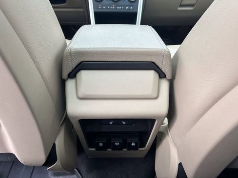 Used 2016 Land Rover Discovery Sport HSE image 36
