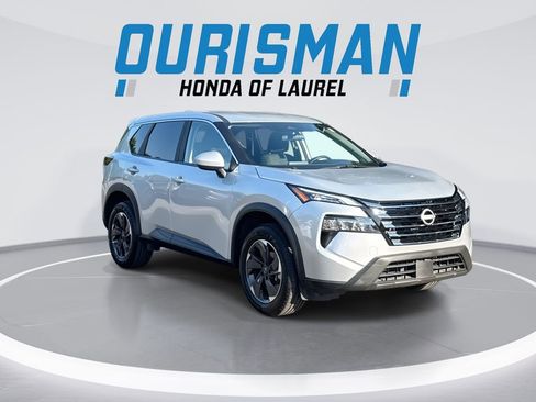 Used 2025 Nissan Rogue SV AWD/4WD image 2