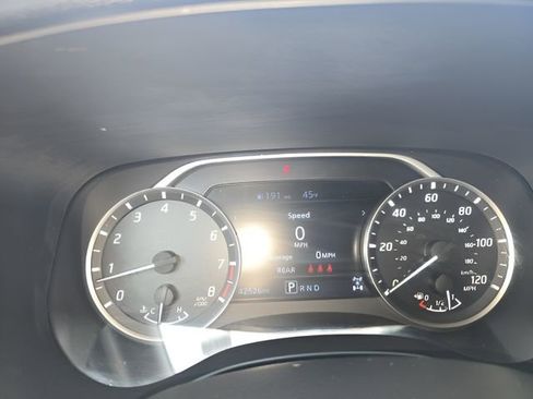 Used 2024 Nissan Frontier SV image 12