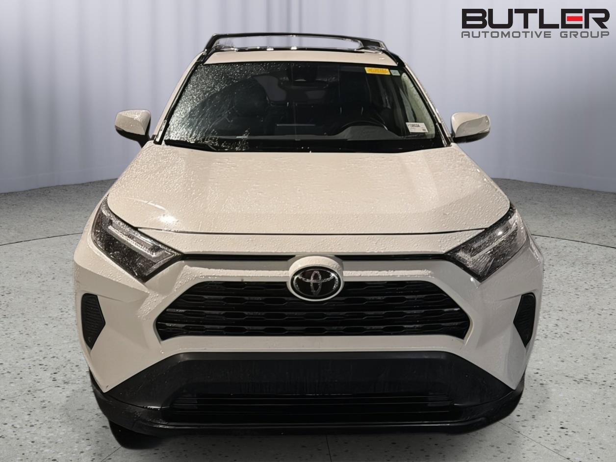 Used 2022 Toyota RAV4 XLE w/ Convenience Package FWD image 4