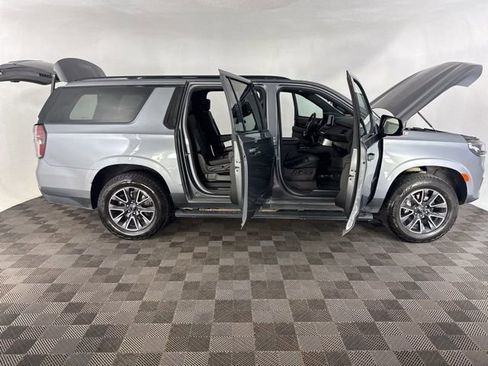 Used 2022 Chevrolet Suburban Z71 w/ Luxury Package image 16