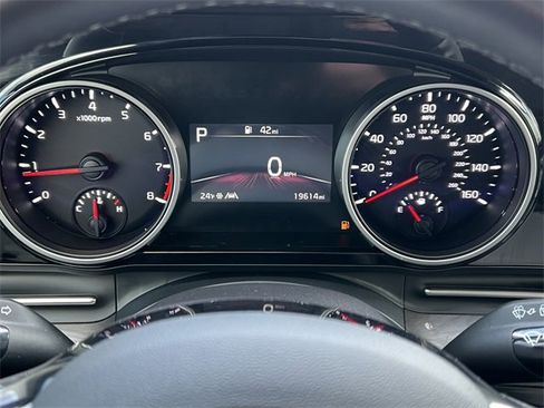 Used 2024 Kia Carnival EX image 19