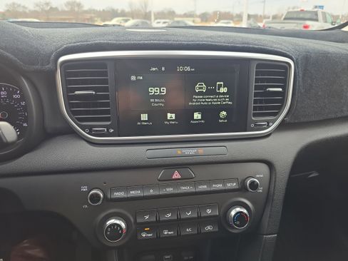 Used 2020 Kia Sportage LX image 11