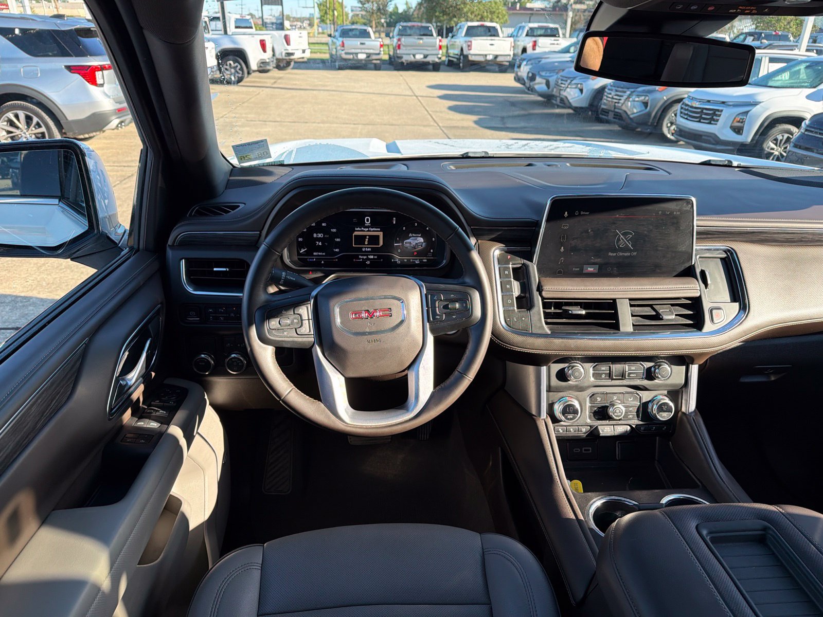 Used 2023 GMC Yukon SLT w/ SLT Premium Package RWD image 11