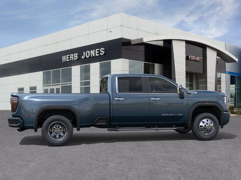New 2026 GMC Sierra 3500 Denali w/ Denali Reserve Package AWD/4WD image 5